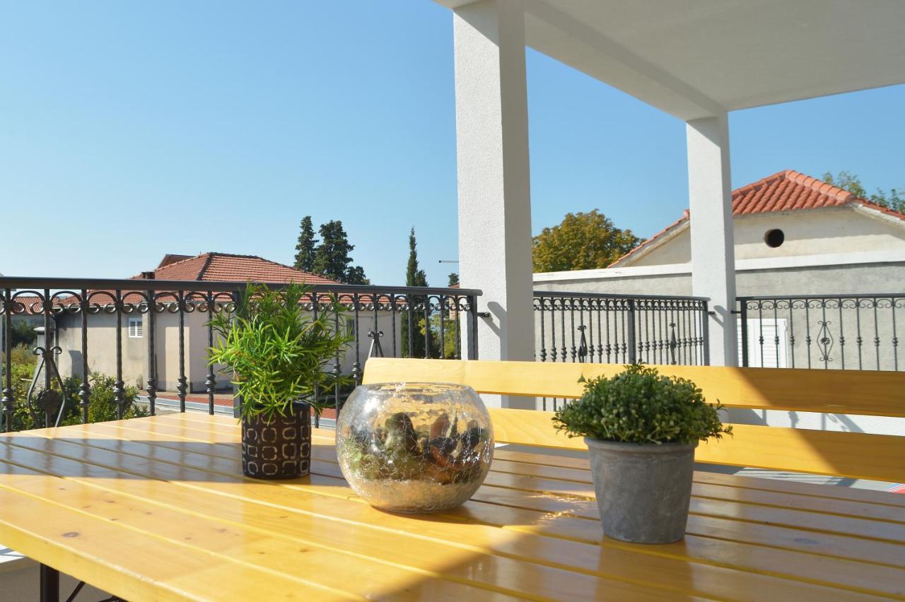 New Apartments 9 Minutes From Split Airport คาชเตลา ภายนอก รูปภาพ