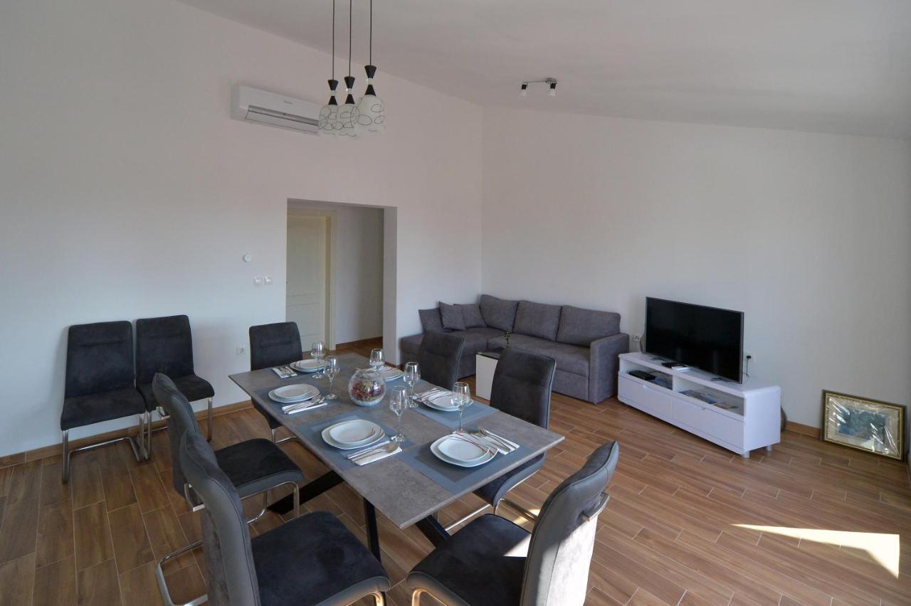 New Apartments 9 Minutes From Split Airport คาชเตลา ภายนอก รูปภาพ