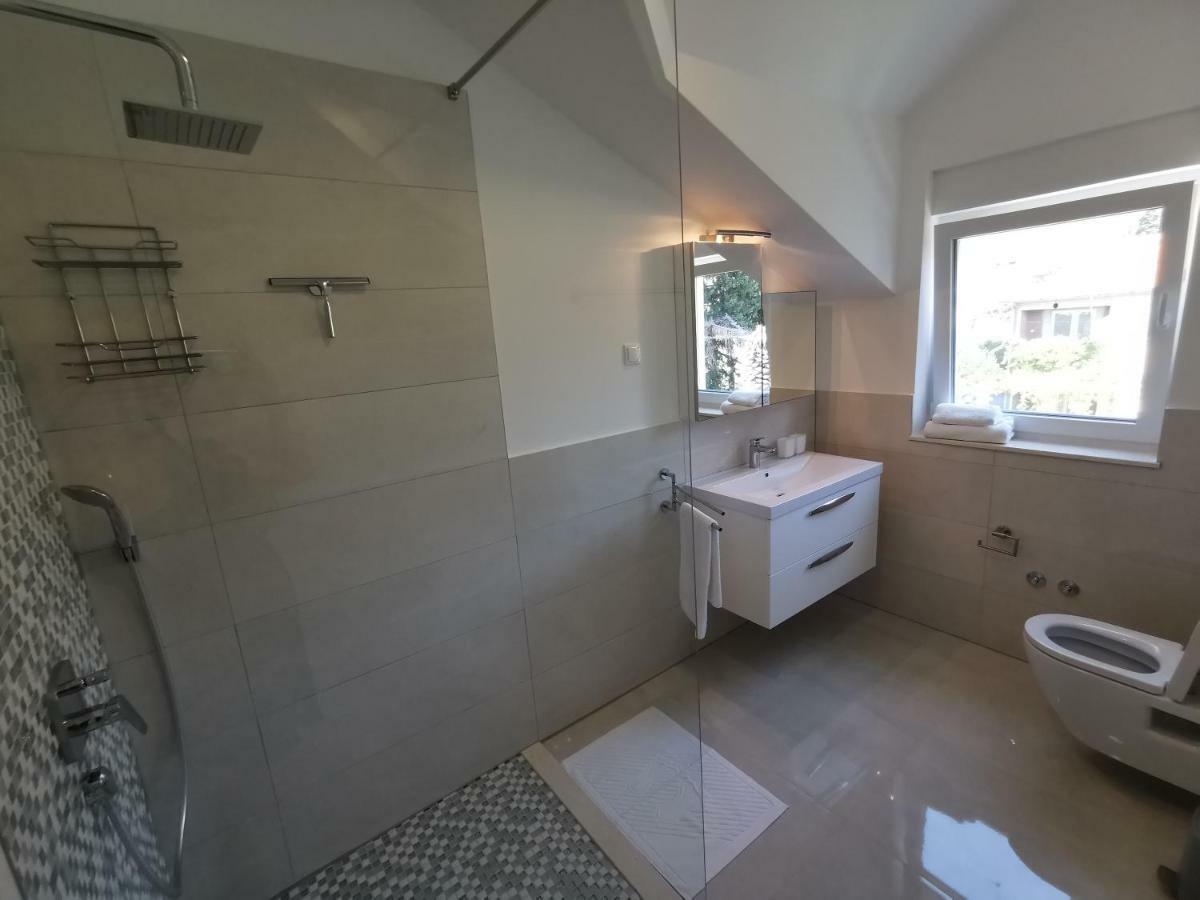 New Apartments 9 Minutes From Split Airport คาชเตลา ภายนอก รูปภาพ