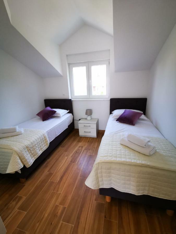 New Apartments 9 Minutes From Split Airport คาชเตลา ภายนอก รูปภาพ