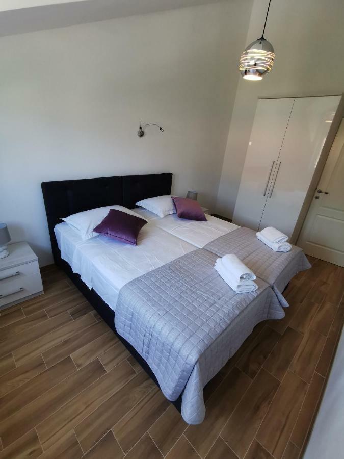 New Apartments 9 Minutes From Split Airport คาชเตลา ภายนอก รูปภาพ