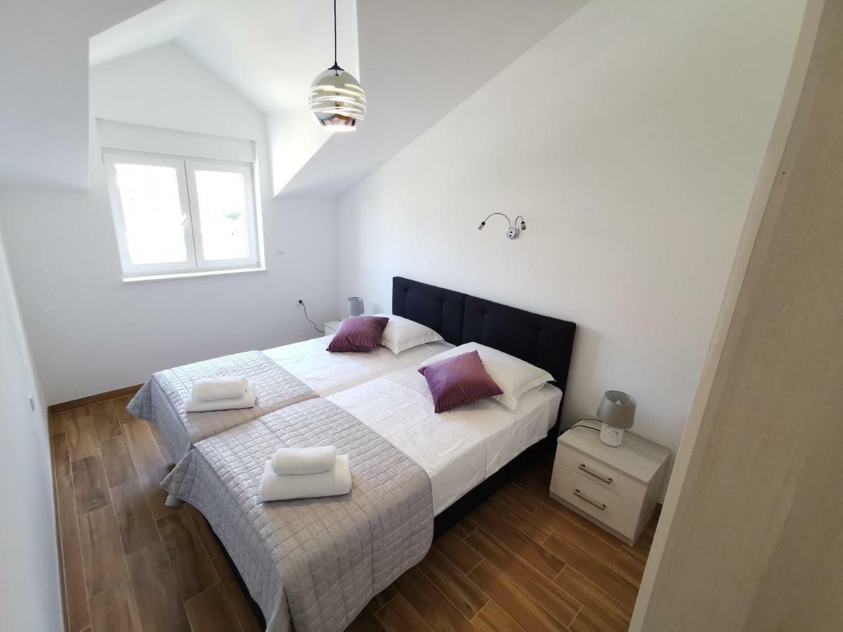 New Apartments 9 Minutes From Split Airport คาชเตลา ภายนอก รูปภาพ