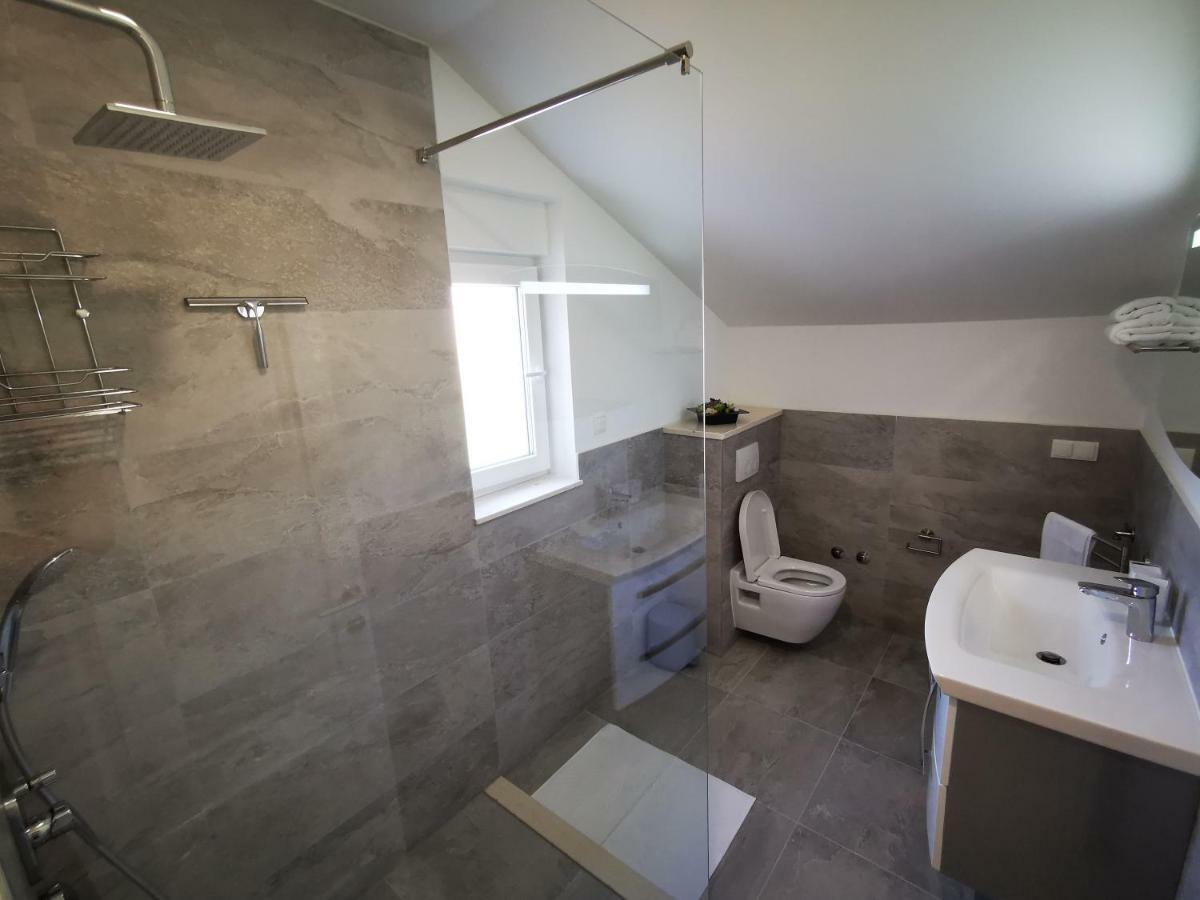 New Apartments 9 Minutes From Split Airport คาชเตลา ภายนอก รูปภาพ