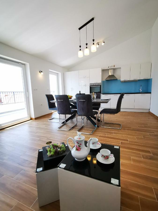 New Apartments 9 Minutes From Split Airport คาชเตลา ภายนอก รูปภาพ