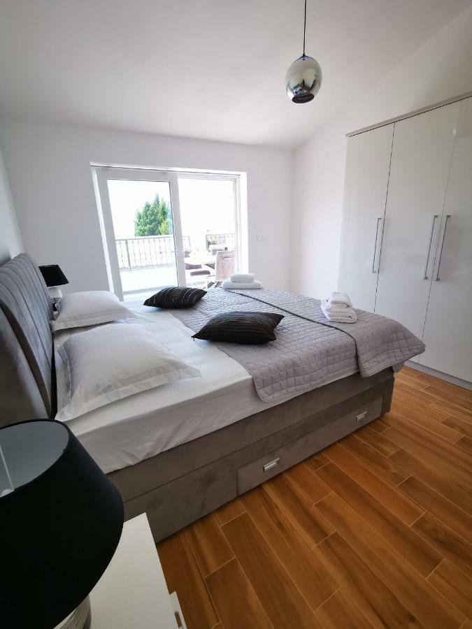 New Apartments 9 Minutes From Split Airport คาชเตลา ภายนอก รูปภาพ