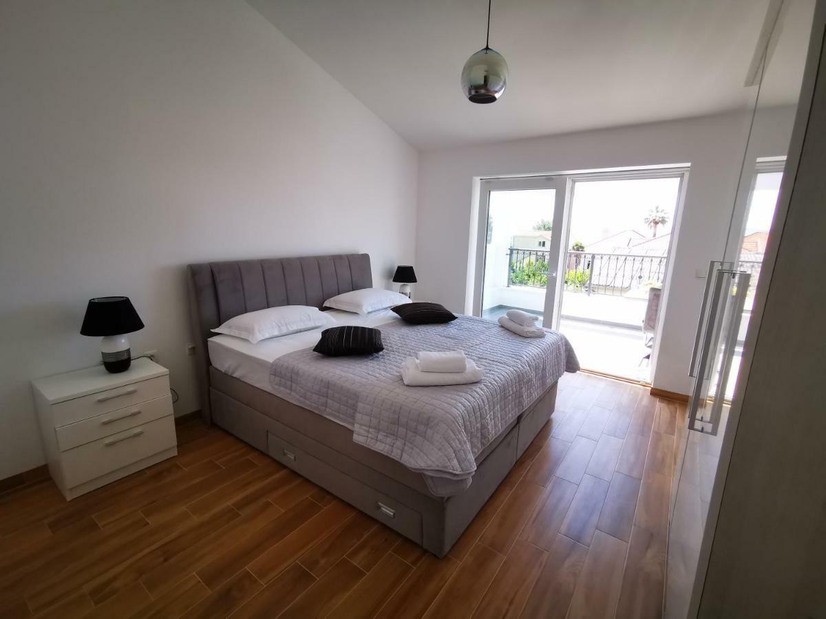 New Apartments 9 Minutes From Split Airport คาชเตลา ภายนอก รูปภาพ