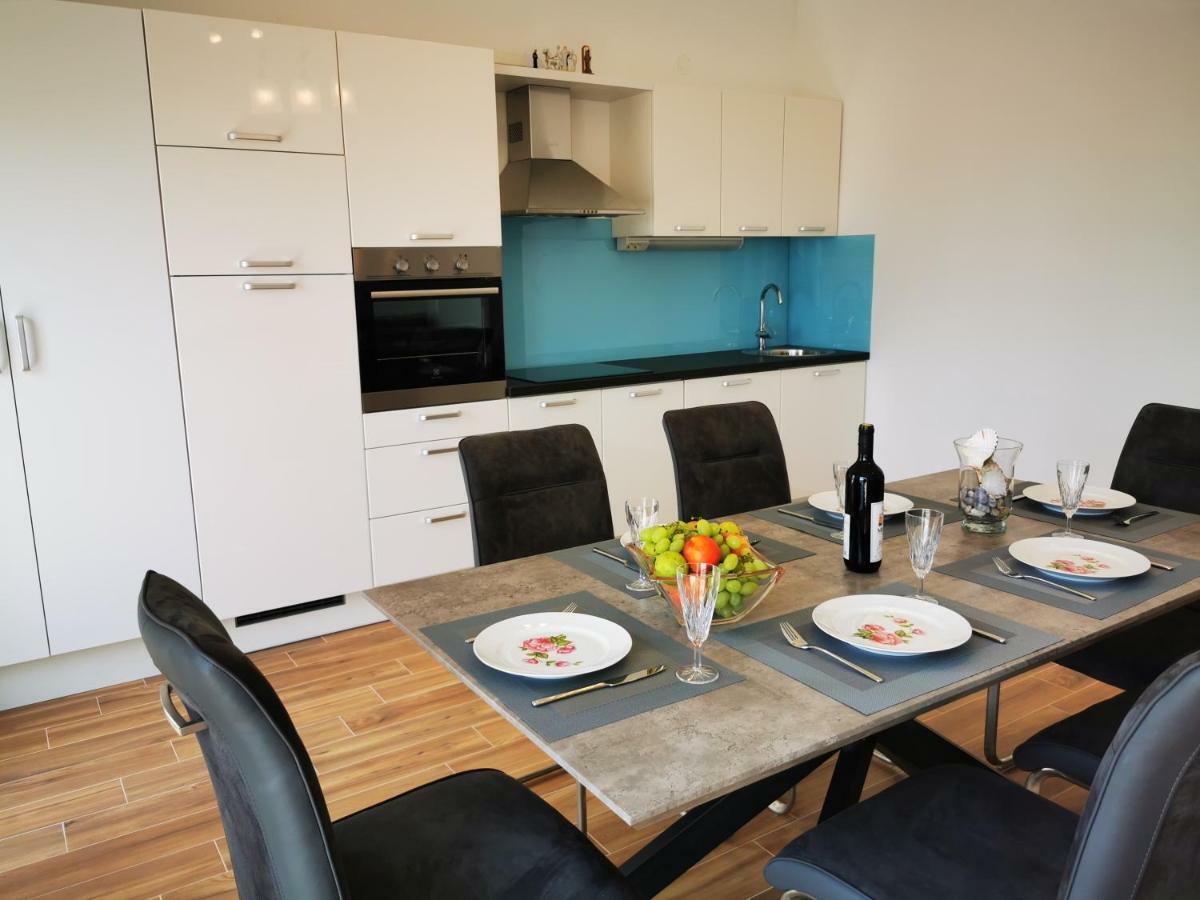 New Apartments 9 Minutes From Split Airport คาชเตลา ภายนอก รูปภาพ