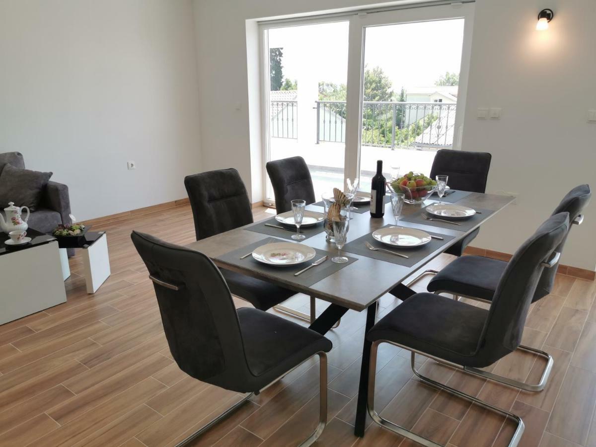 New Apartments 9 Minutes From Split Airport คาชเตลา ภายนอก รูปภาพ