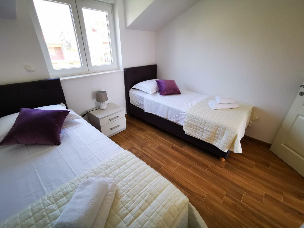 New Apartments 9 Minutes From Split Airport คาชเตลา ภายนอก รูปภาพ