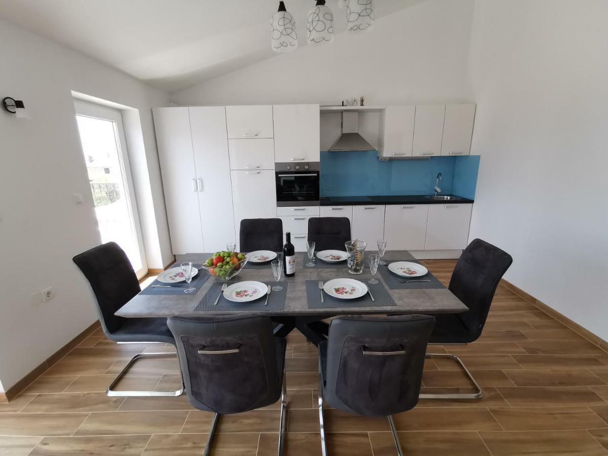New Apartments 9 Minutes From Split Airport คาชเตลา ภายนอก รูปภาพ